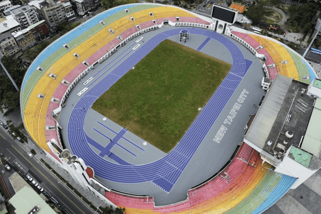 板橋體育場華麗變身     薰衣草紫跑道迎接世界壯年運動會