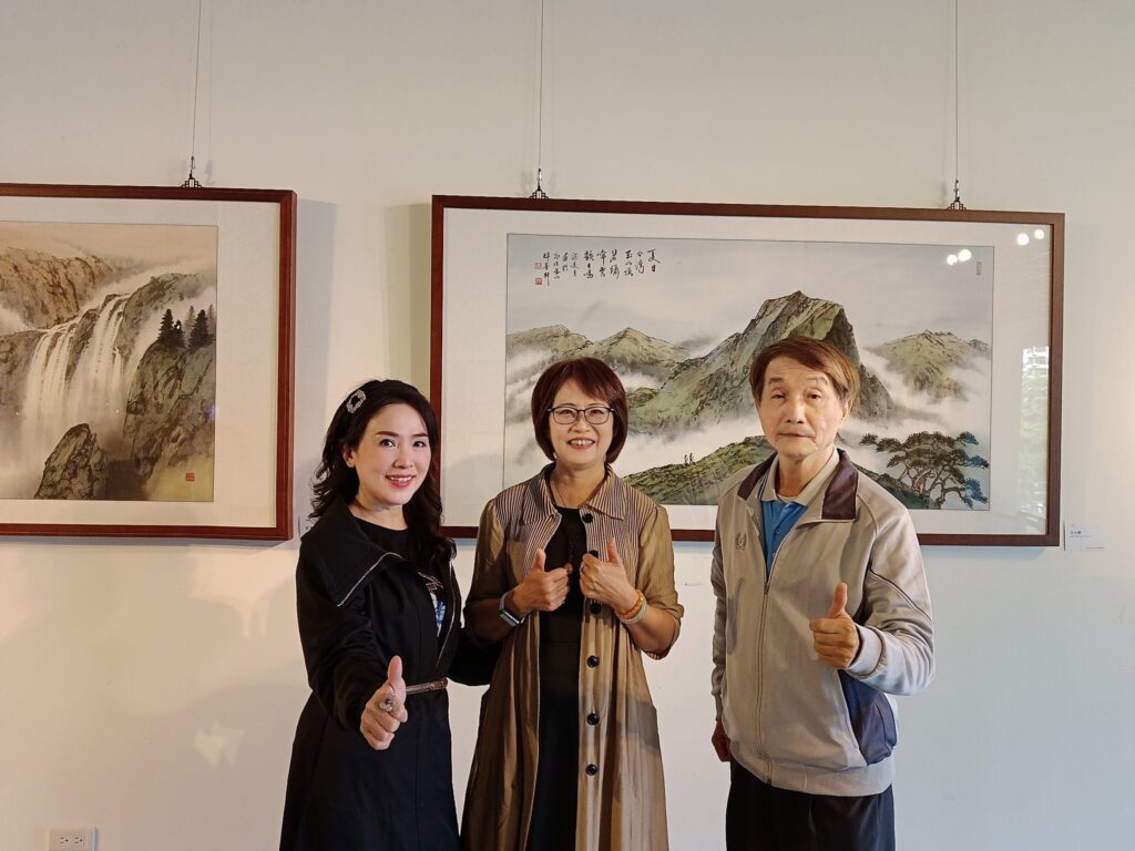 墨情傳愛 ‧ 梁美月創作巡迴展—多元媒材交織的藝術旅程於高雄市文化中心展出