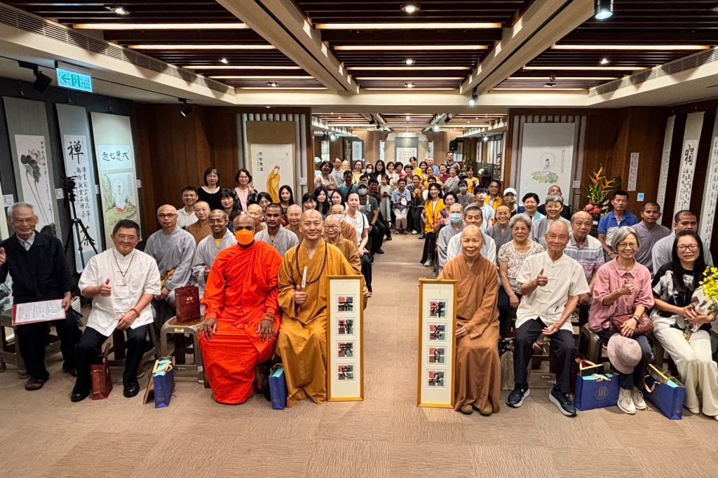 中壢圓光禪寺文教公益課程成果暨佛學院書畫聯展茶會   融合茶禪與花藝