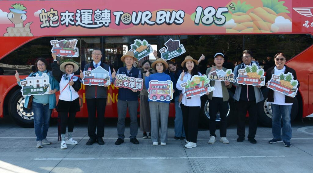 「蛇來運轉185」雙層巴士正式啟航 周春米縣長率隊體驗