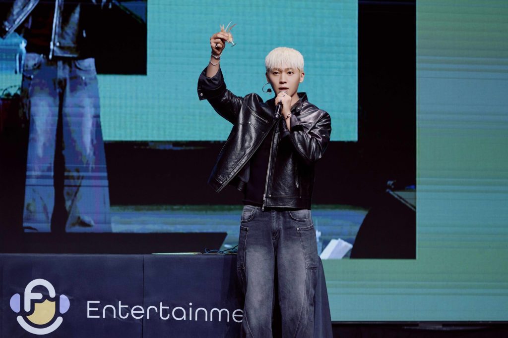 韓國大勢男團TEEN TOP成員創造崔鐘顯 退伍後首場見面會