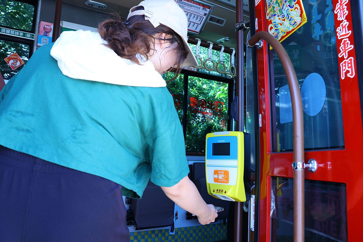 領先全國　嘉義市電動公車全面提供「行動支付」