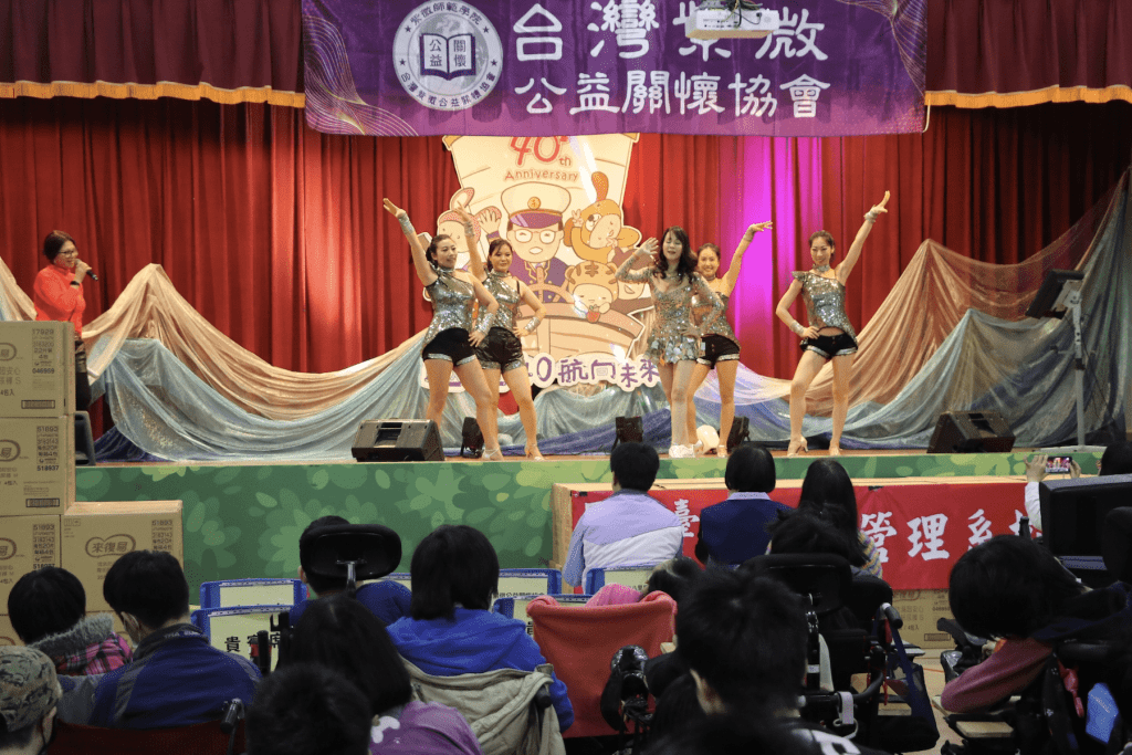 「我們擁有同樣的陽光」     藝人獻愛八里院生     傳遞無限溫暖