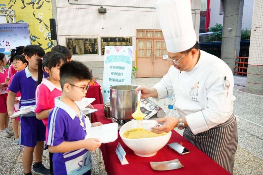 提升學校午餐品質  宜蘭縣政府輔導廠商精進廚藝