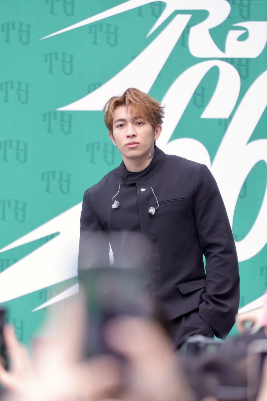 香港歌手Tyson Yoshi台灣簽唱會初體驗 派偉俊無預警現身力挺好友