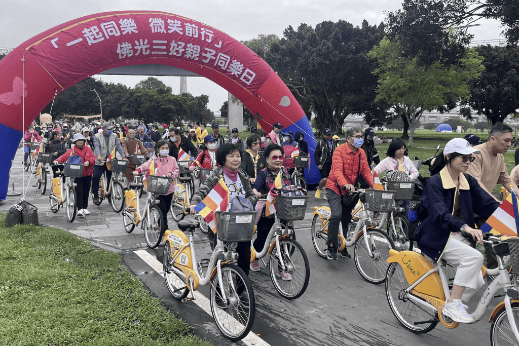 以騎乘YouBik和健走實踐減碳生活     佛光三好親子同樂日在大都會公園熱鬧登場