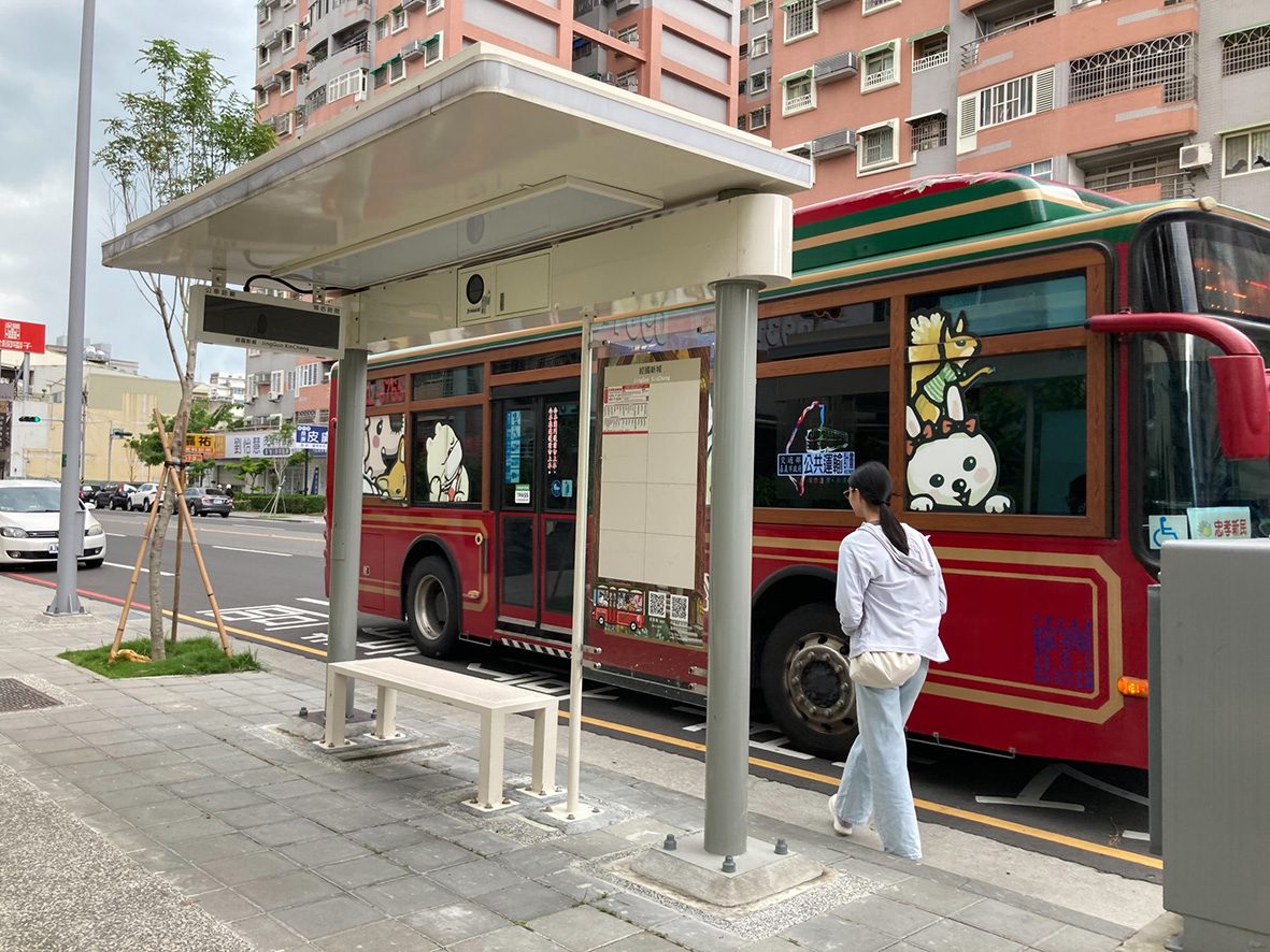 建構舒適公共運輸候車環境　嘉市再增設11座簡易候車亭