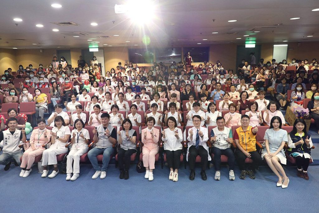 嘉義市歡慶2025年國際護師節　表揚百位專業護理人員