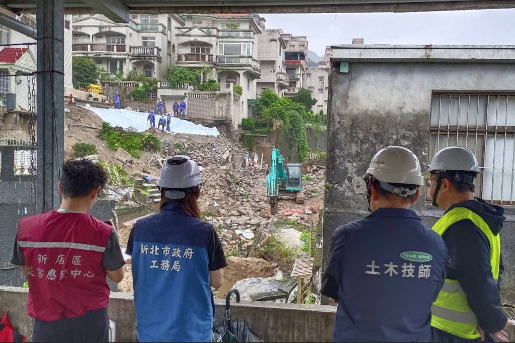 新店錦繡碧、瑤擋土牆監測點數值穩定     但泥沙局部沖刷     市府緊急撤離5戶、累積撤離136人