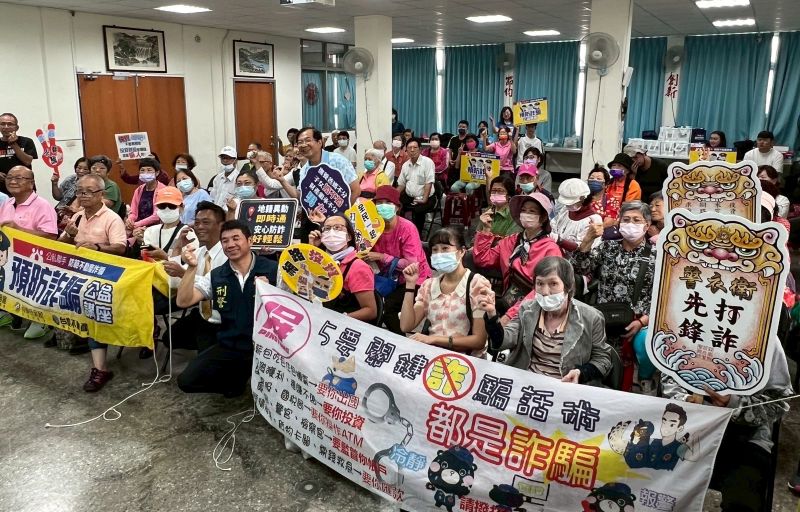 屏警公私協力走入社區宣講　呼籲長輩不要讓善良被利用、讓血汗錢被揮霍