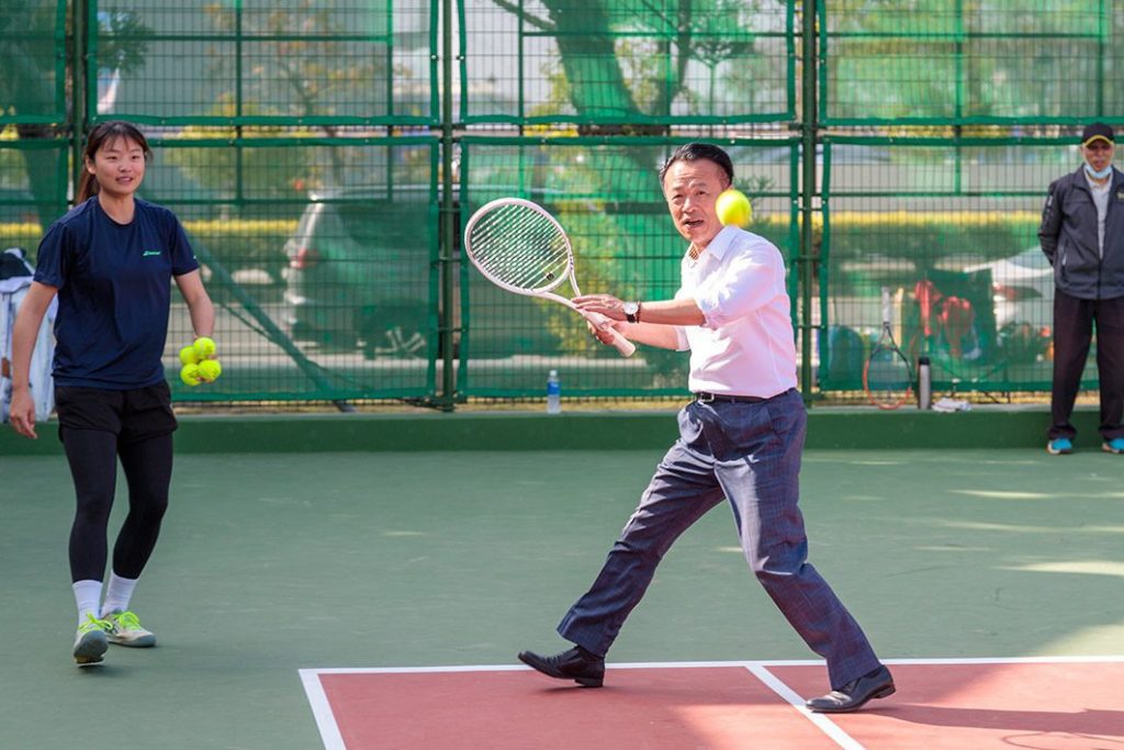 嘉義縣立網球場整修完工　翁章梁為縣運網球賽開球