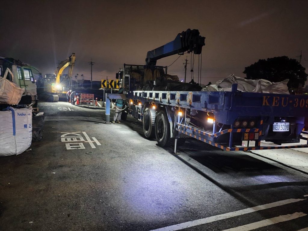 龍井區安良港大排舊有護岸遭連日大雨掏空　中市府迅速搶險加固 保障民眾安全