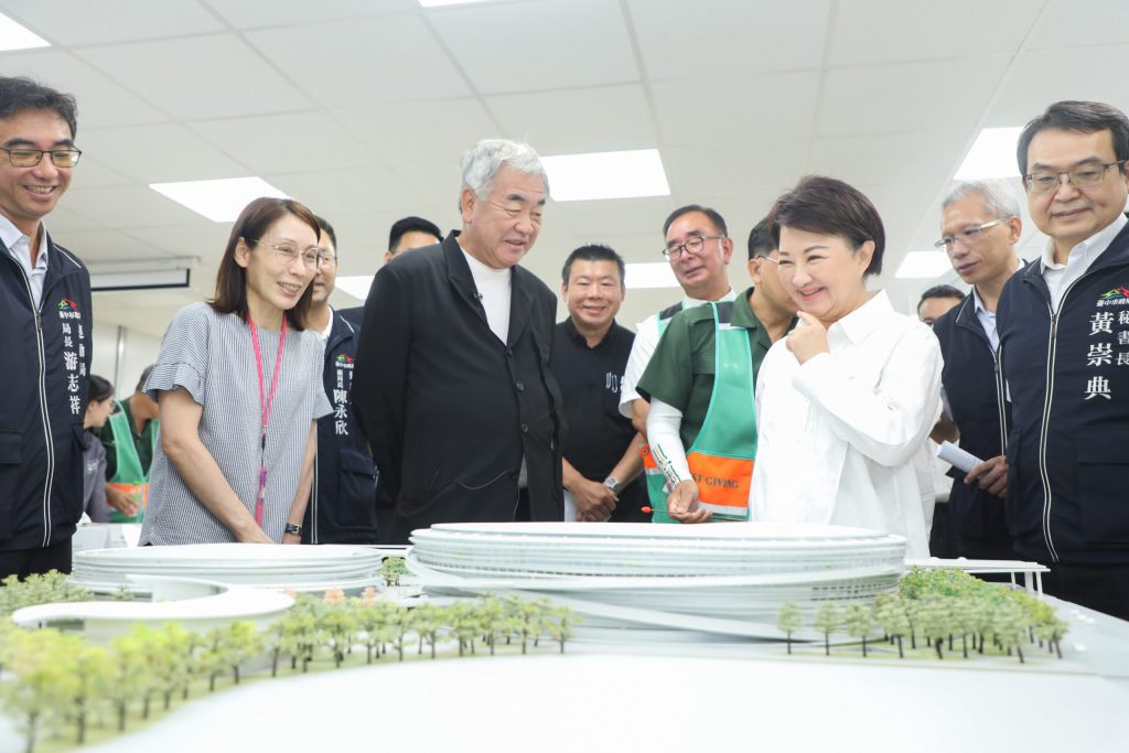 新里程碑！台中巨蛋邁入主體工程階段　盧市長偕隈研吾勉勵施工團隊