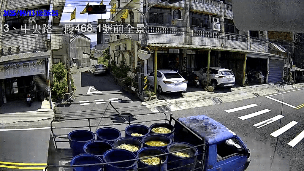 廚餘車廚餘桶未加蓋恐影響環境衛生　中市環保局加強廚餘載運稽查及法令宣導