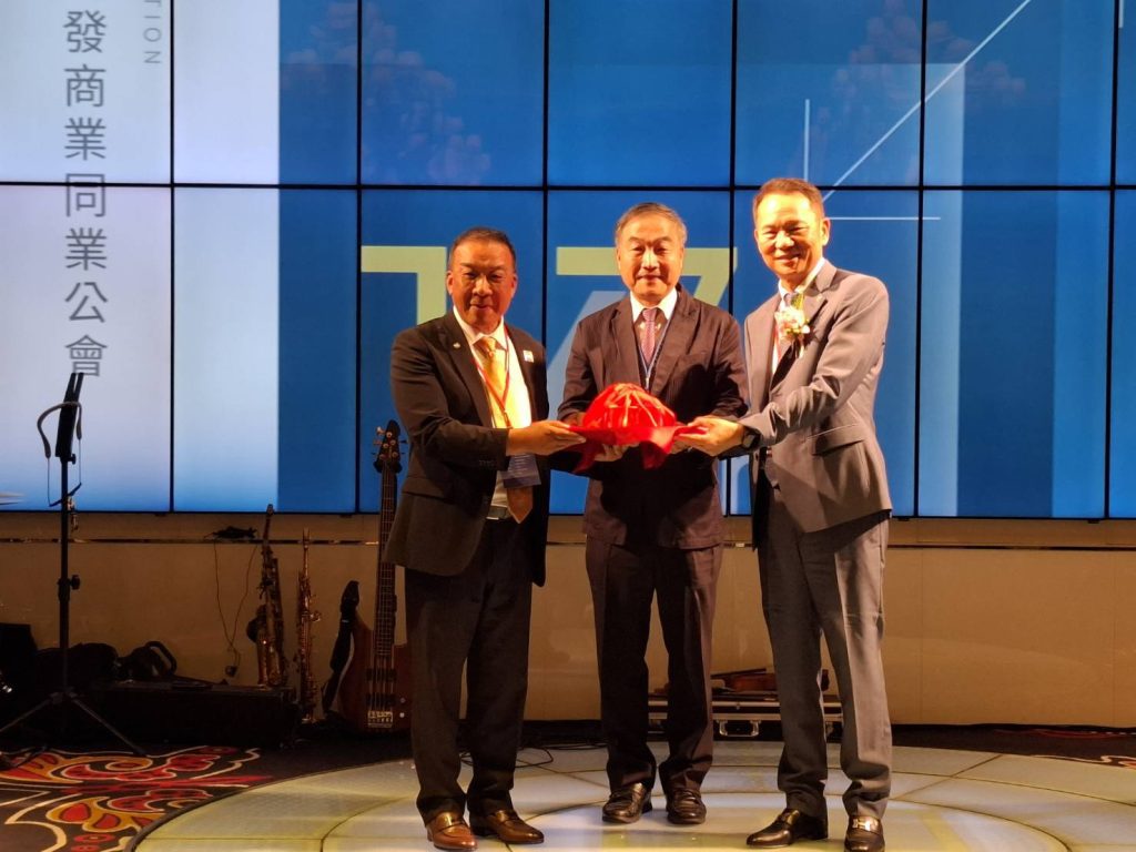 台中市不動產同業公會新舊理事長交接　黃副市長出席祝賀