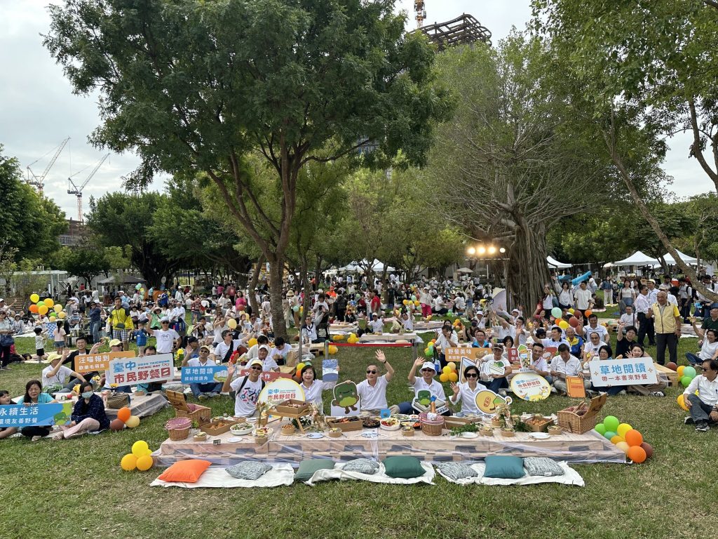 突破26萬人潮再創新紀錄！　台中市民野餐日全市29區熱情響應共度草地閱讀時光