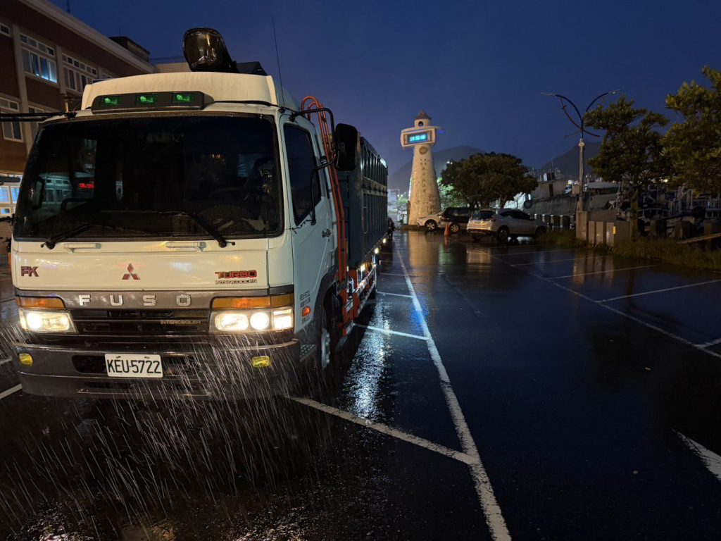 「台中隊」夜雨中持續搶修　蘇澳地方鄉親及議員感謝不斷！