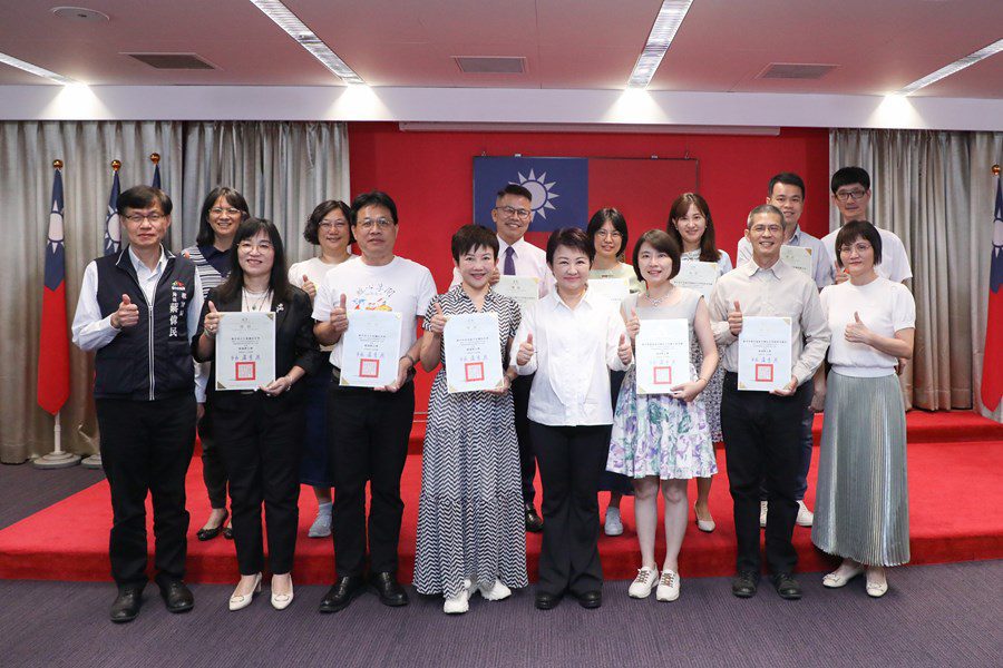 4度蟬聯全國第一！　台中「閱讀教育績優」榮獲15大獎 盧市長親自頒獎表揚