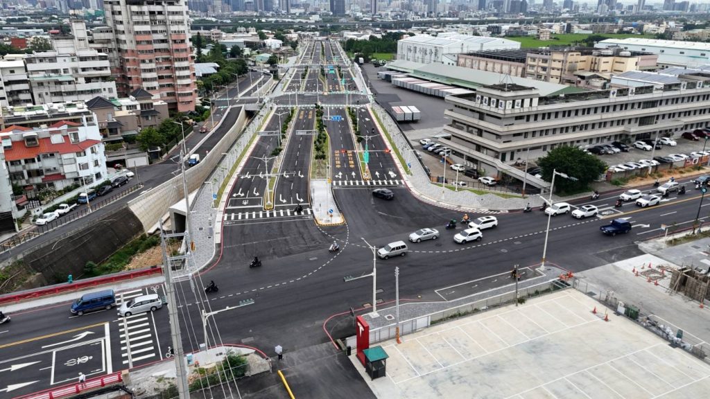 「市政路延伸」受矚通車上班首日湧車潮　中市多面向優化已恢復順暢
