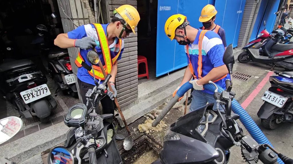 春雨迎端午　基隆清運清溝不打烊