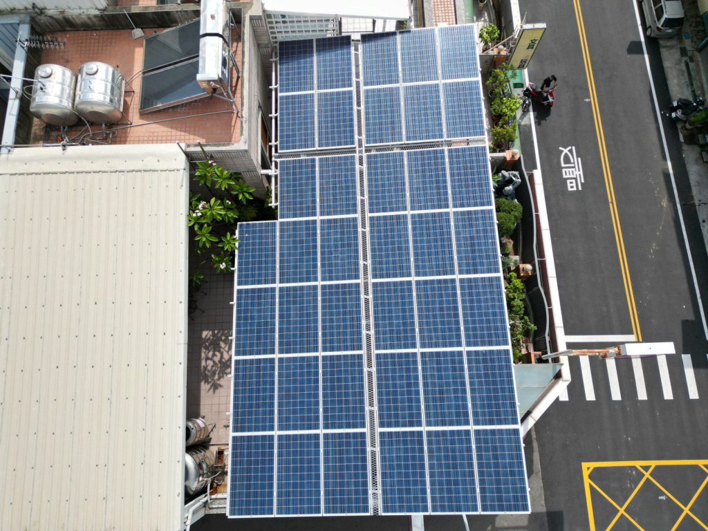 校校光電、公車全面電動化！嘉義市減碳47行動創雙百認證紀錄