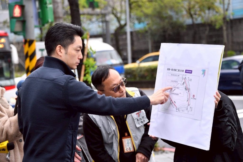蔣萬安視察南港LaLaport　針對連假車流提前部署交通應變