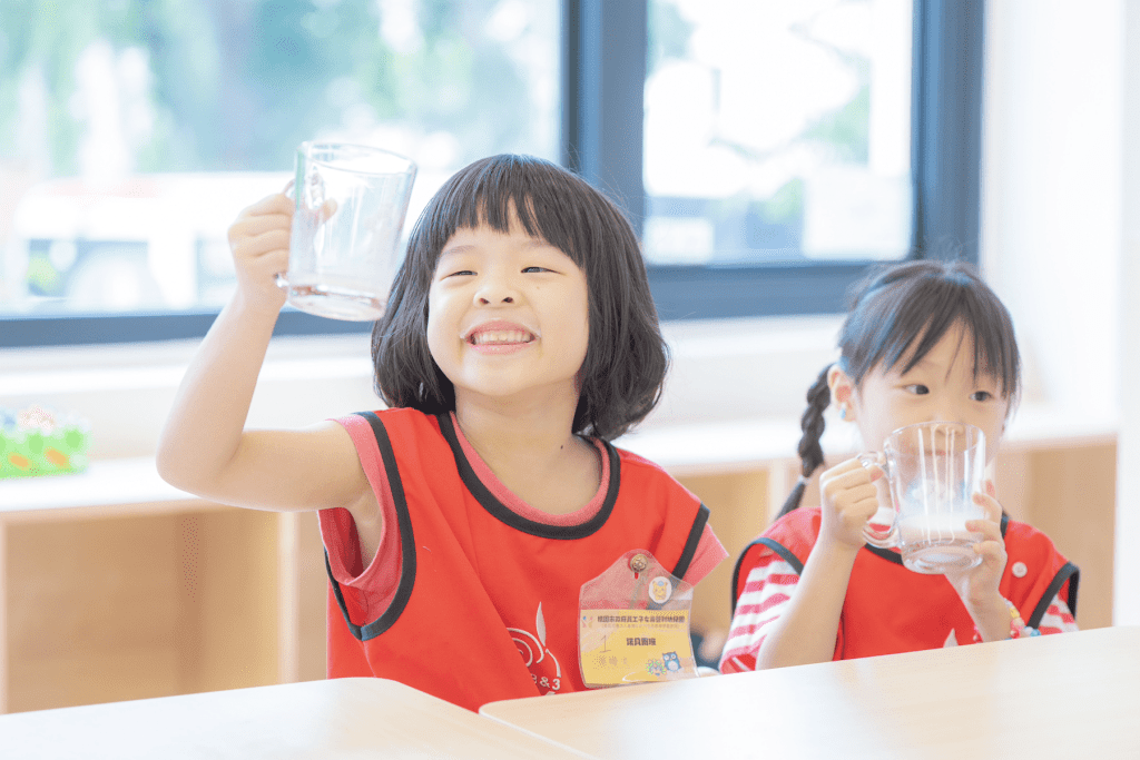 不只上學寒暑假也中不斷     桃園「生生喝鮮乳」政策明年上路     21萬學童受惠