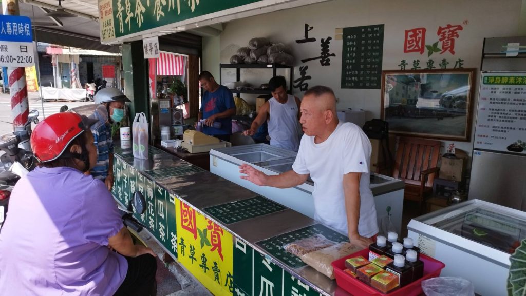 老字號茶鋪新傳承　國寶青草茶二代延續古早好風味