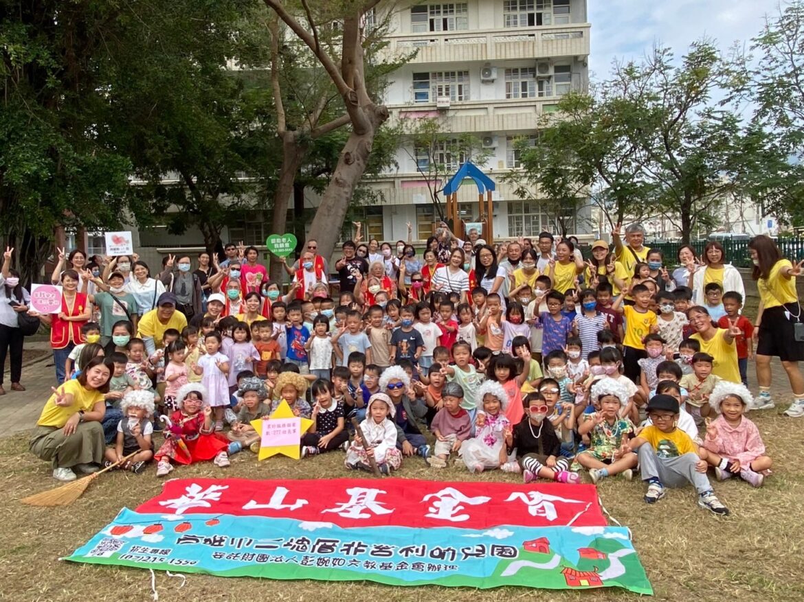 幼兒園小朋友老化體驗　陪孤老歡度重陽節