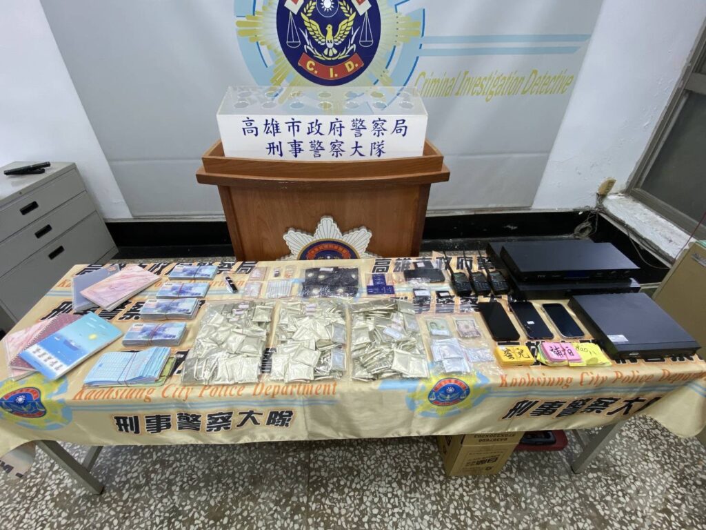 雄警鐵腕緝毒　破獲60人小吃部群聚吸毒趴
