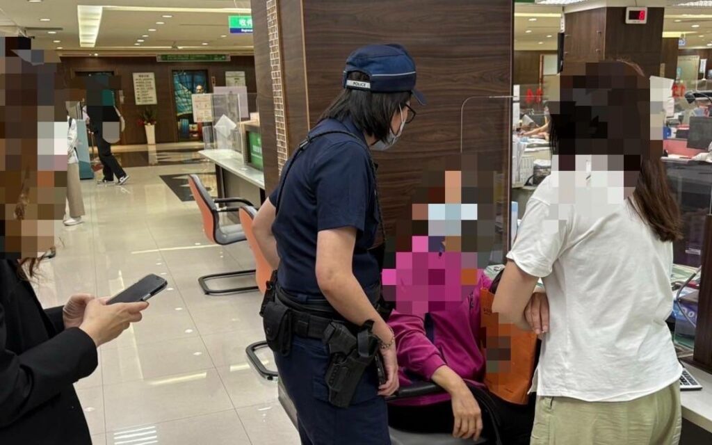 婦遭詐抵押房產借款地政機警通報阻詐　分局長頒獎親致謝忱