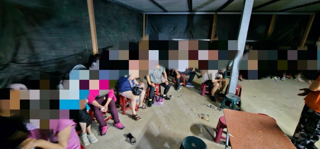 高市警端午無休突襲鐵皮賭場 梓官區57名賭客狼狽落網
