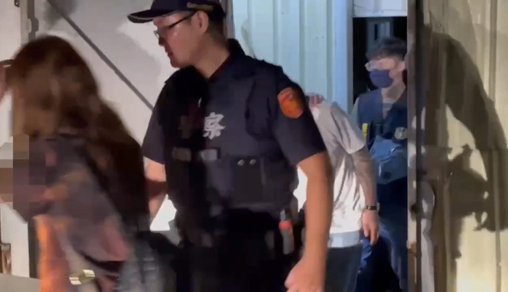 歇業小吃部成越式毒趴樂園　警攻堅逮38人送辦