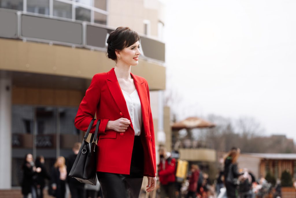 不想撞衫？紅色外套穿搭6公式讓妳與眾不同