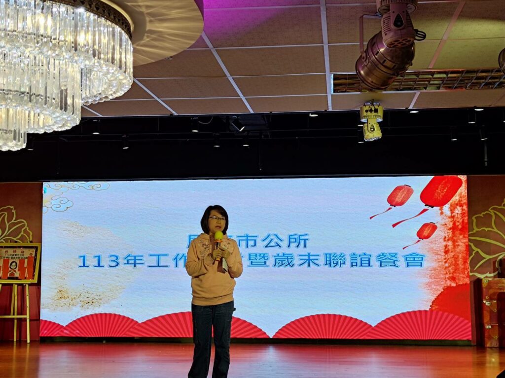 金蛇獻瑞春光耀　佳琪領航政清廉