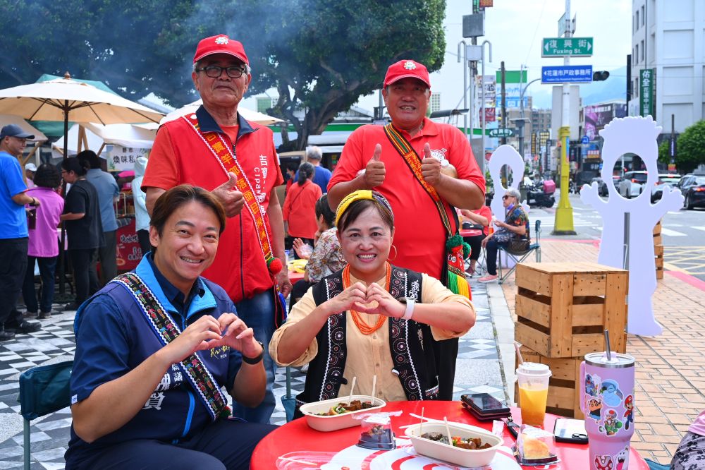 原民日「野市」市集  市長魏嘉彥學族語同樂