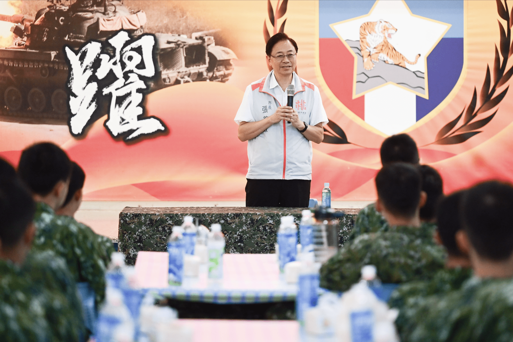 中秋節勞軍活動     張善政致意役男     勉勵軍中所學為未來鋪路