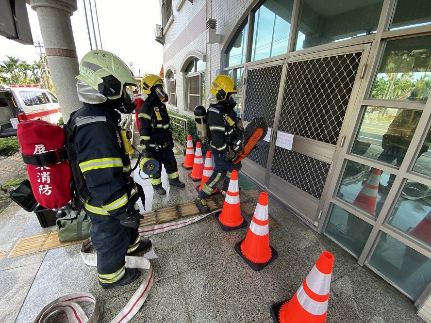 疫情期間訓練仍不鬆懈　麟洛消防隊自主強化搶救訓練