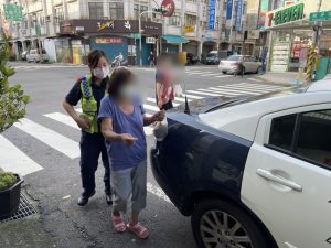 眼尖潮州警認出迷路老婦　即刻護送返家