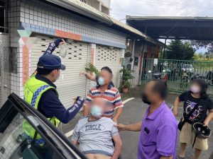 老翁中暑路倒　潮警緊急通報救援護送返家