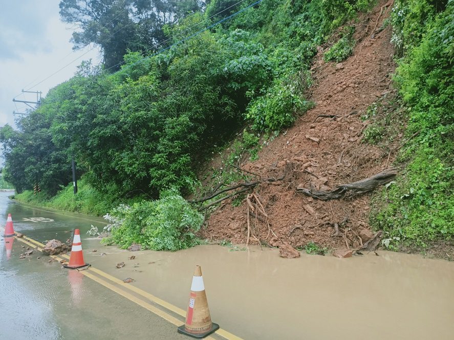 連日豪雨　造成三地門鄉山坡土石流及大仁科大前積水
