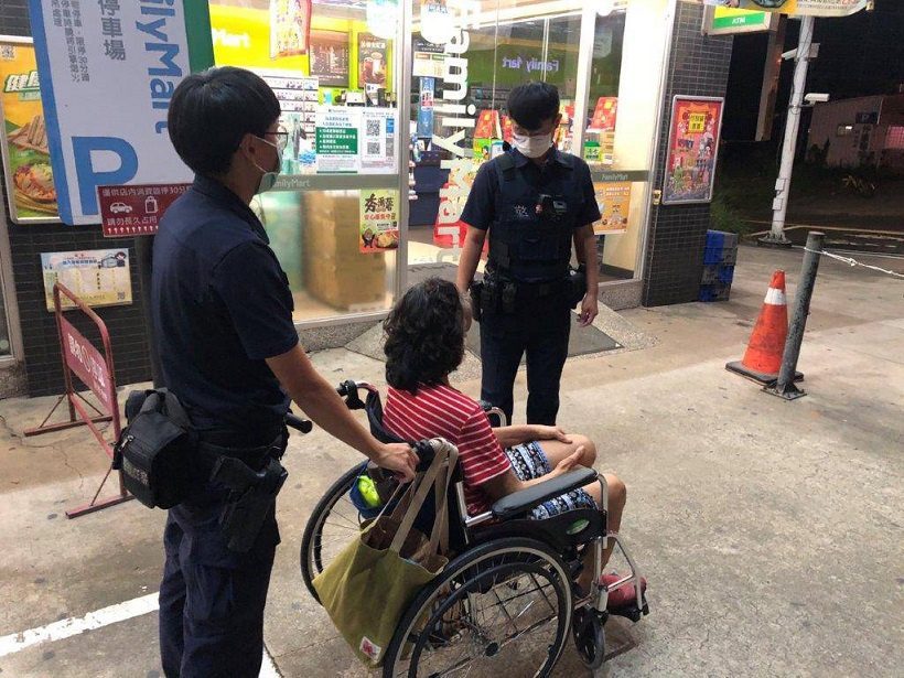 迷途老嫗超商徘徊　仁武警協助返家