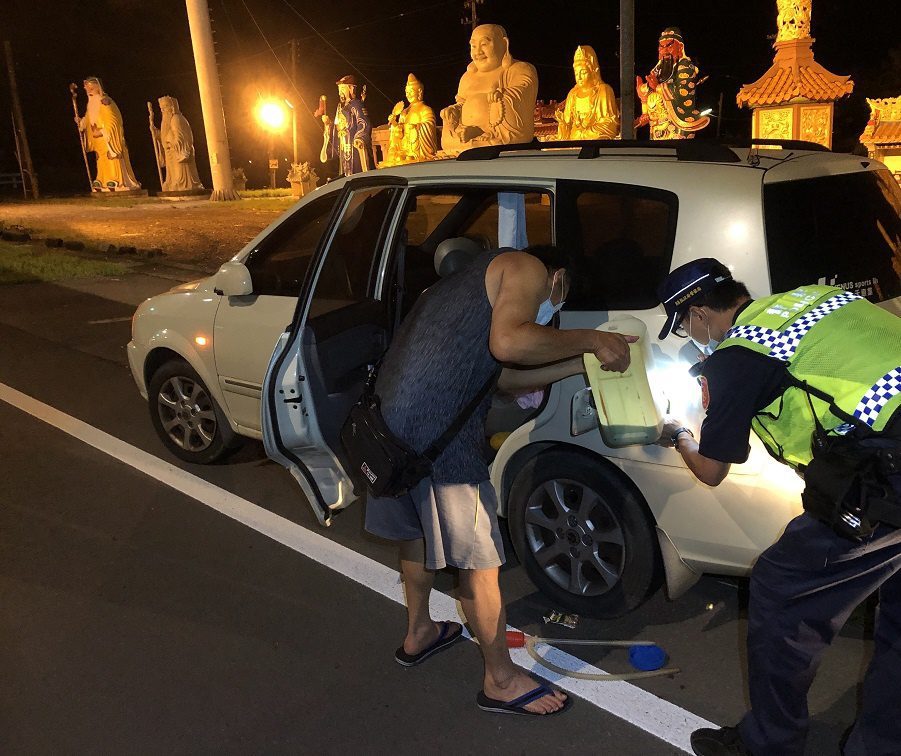 暗夜車輛「熄火」　幸枋警到場救援