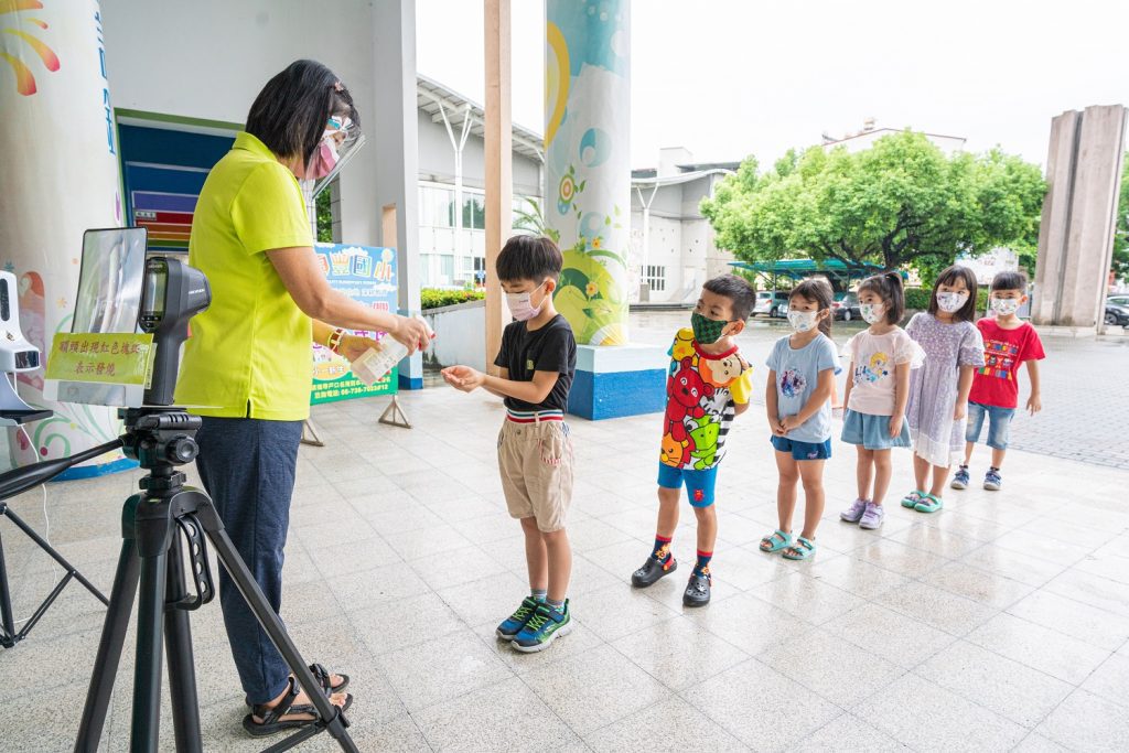 屏縣府視察海豐非營利幼兒園　關心幼兒開學防疫措施