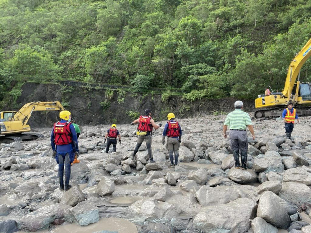 高雄市桃源區代表謝宜真　遭洪水沖走、警消全力搜救