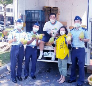 空軍第一後勤指揮部　投身柚有愛心義賣活動