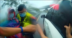 阿伯大雨中騎自行車路倒　潮警協助通報送醫