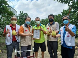 台南麻豆榮民李雅雄捐贈自產有機文旦　嘉惠屏東榮民眷