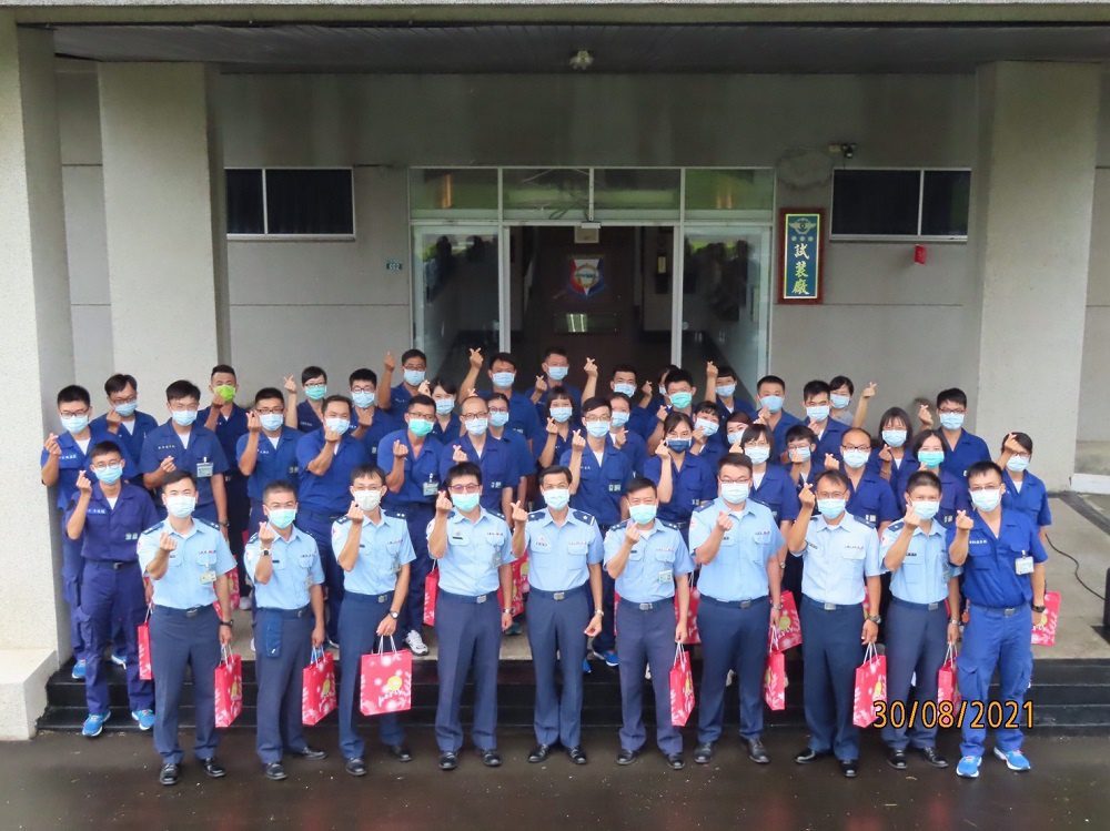 空軍第一後勤指揮部指揮官　祝賀官兵秋節愉快