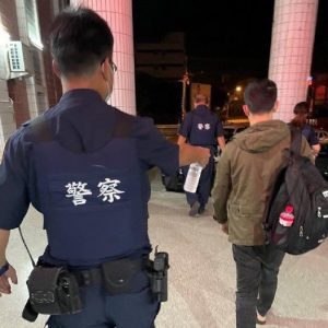 無依身障男寒夜無助　東港暖警協助安置